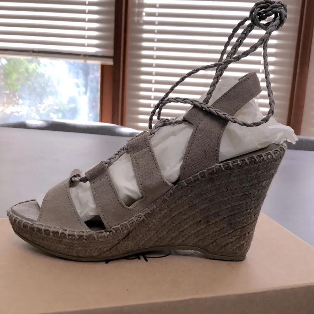 Andre Assous Taupe Suede  Gladiator Espadrilles 7N